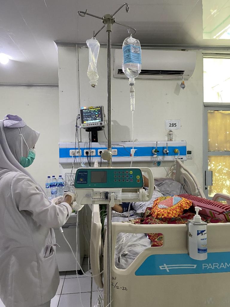Pasien Klaudia Despita menjalani perawatan intensif di HCU Penyakit Dalam RSUP Dr. M. Djamil. IST