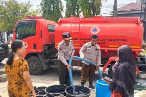 BPBD Salurkan Lebih Sejuta Liter Air Bersih di Pauh