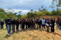 Hotel Santika Premiere dan Amaris Padang Hijaukan Sumatera Barat Pasca-Bencana