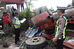 Lima Meninggal Akibat Laka Beruntun di Jalur Padangpanjang--Bukittinggi