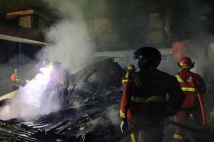 Rumah Penjaga SMP 40 Padang Terbakar