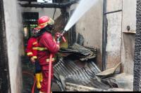 Senin Siang, Empat Bangunan di Jati Terbakar