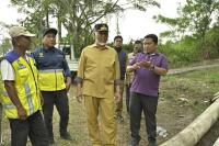 Tanpa Ragu, Gubernur Terobos Sungai Gunung Nago Demi Atasi Krisis Air