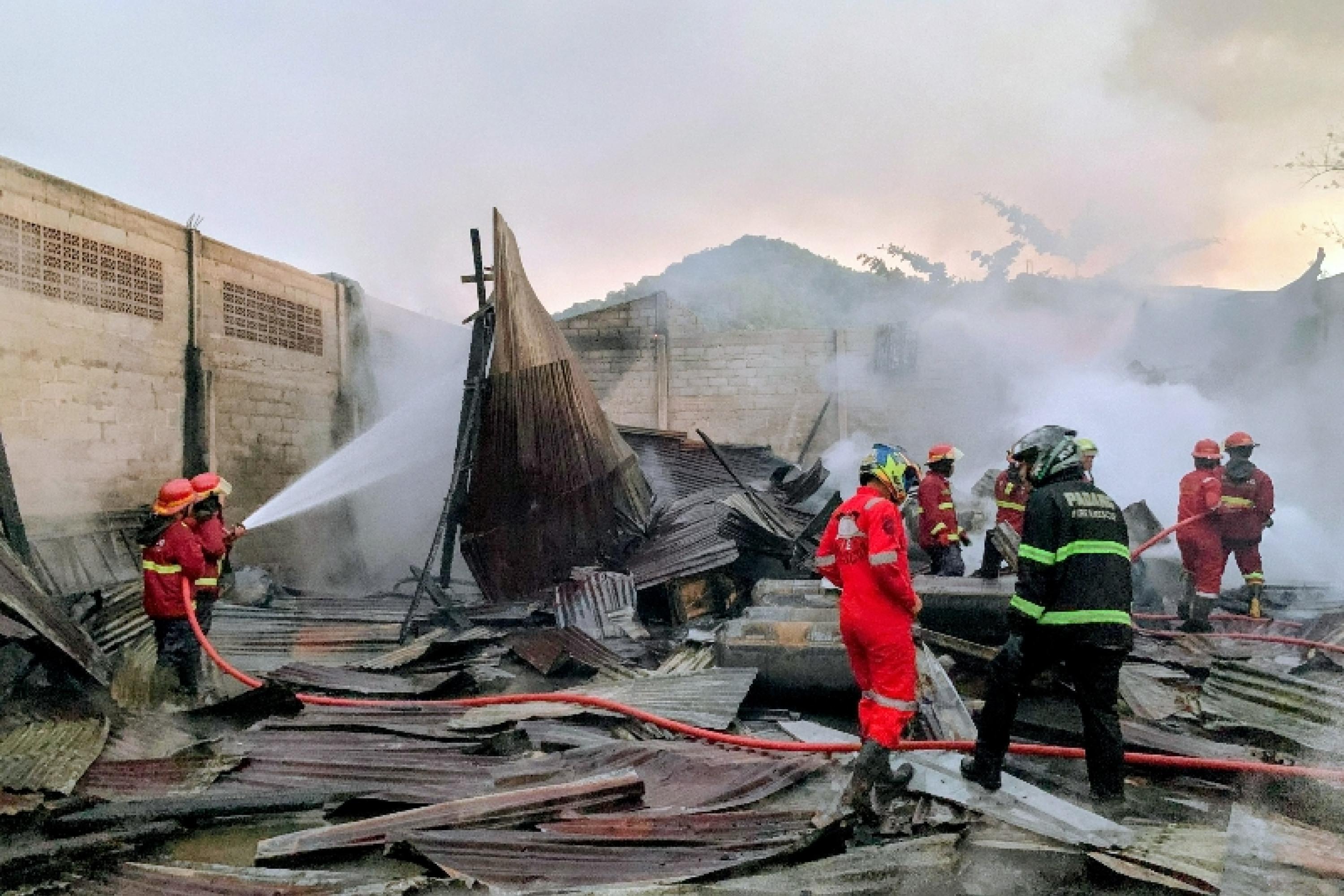 Api Lalap Gudang Furniture Bigland di Rawang Padang, Kerugian Ditaksir Rp500 Juta