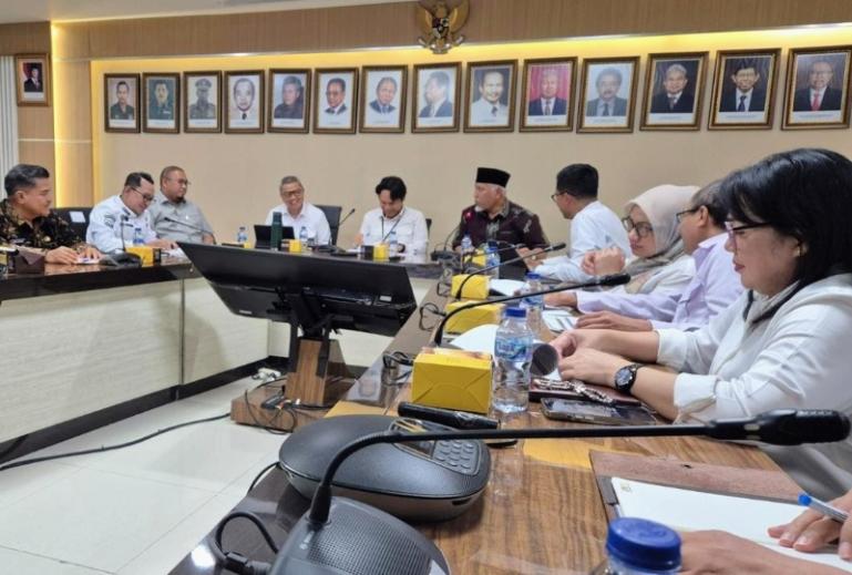 Gubernur Sumbar, Mahyledi ikuti rapat percepatan kelanjutan pembangunan jalan Tol seksi Sicincin-Bukittinggi di Kementerian Pekerjaan Umum, Rabu (3/2/2026). IST