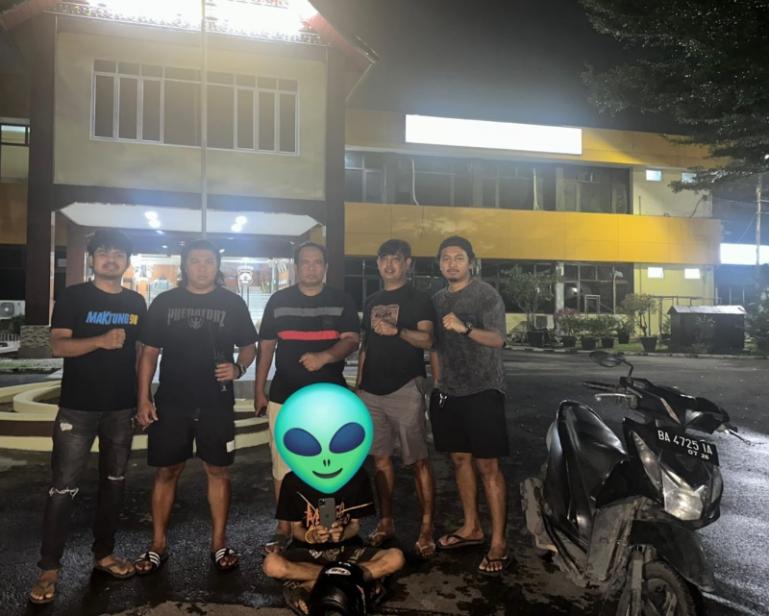 Tersangka pencurian telpon seluler yang berhasil ditangkap Satreskrim Polresta Padang, Rabu malam (25/2/2026). IST