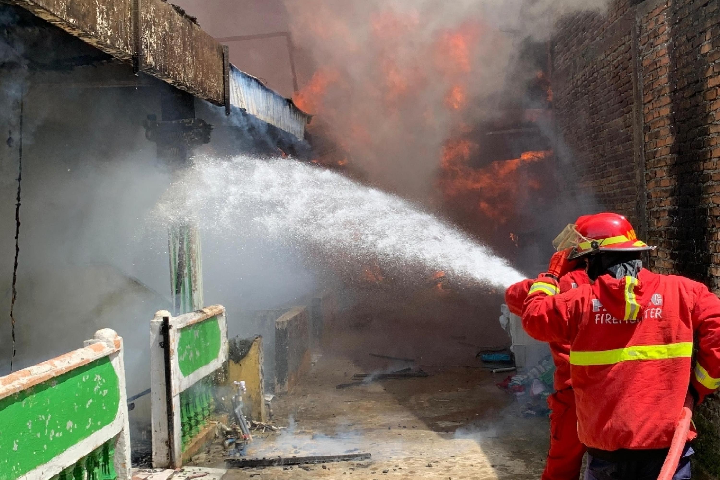 Jumat Siang, Tujuh Rumah Terbakar di Kawasan Siteba Padang
