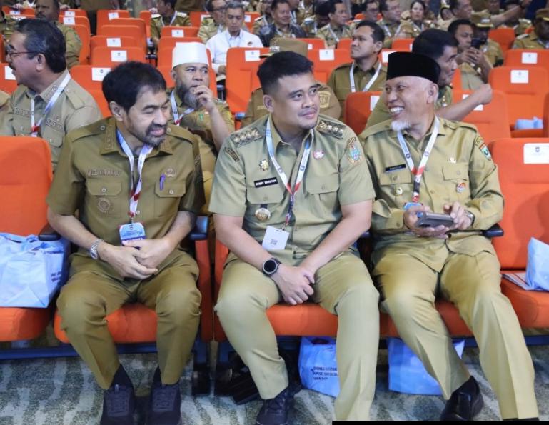 Gubernur Sumbar Mahyeldi Ansyarullah bersama Gubernur Aceh dan Gubernur Sumut saat pemerintah pusat dan daerah tahun 2026 di Bogor, Senin (2/2/2026). IST