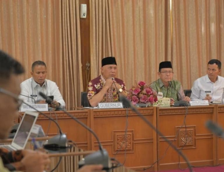 Gubernur Mahyeldi pimpin rakor kepala daerah di Kota Bukittinggi membahas pengembangan angkutan umum massal berbasis jalan atau Bus Rapid Transit (BRT), Jumat (27/2/2026). IST