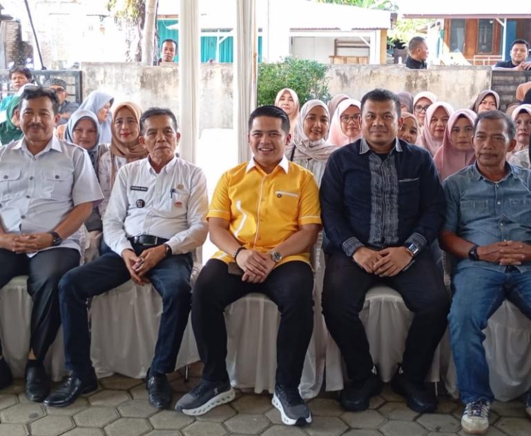 Wakil Ketua DPRD Sumbar, Muhammad Iqra Chissa didamping Lurah dan lainnya saat reses di Kelurahan Balai Gadang, Koto Tangah, Rabu (4/2/2026). IST