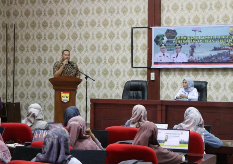 Wali Kota Pariaman Yota Balad berikan arahan pada sejumlah perangka desa di daerahnya terkait pengelolaan dana desa, Selasa (24/2/2026). IST