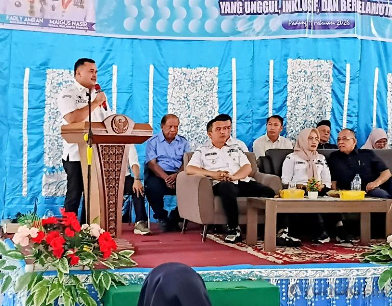 Pj Sekko Padang, Raju Minropa buka Musrenbang Kecamatan Lubeg yang di Balai Basuo Lubeg, Rabu (11/2/2026). (dok : arunala.com)