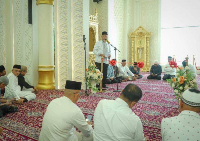 Gubernur Sumbar, Mahyeldi Ansharullah, saat membuka pelaksanaan Ramadan Halal Fest 2026 di Masjid Al Hakim, Padang, Jumat (20/2/2026). IST
