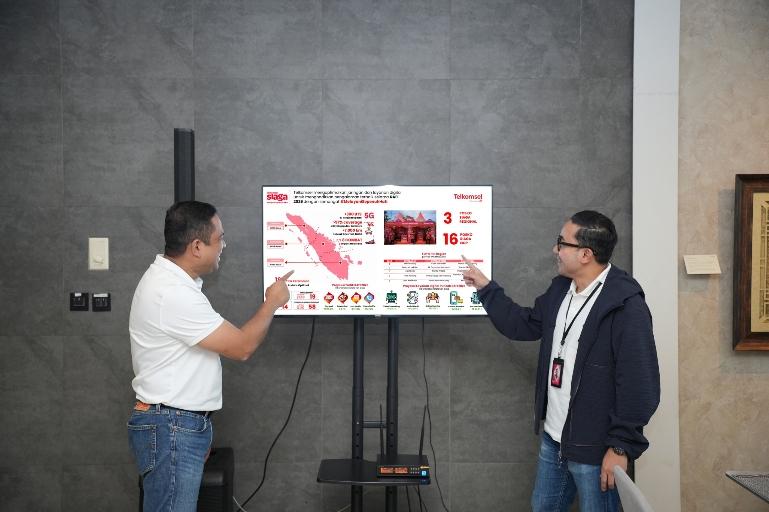 Vice President Consumer Business Area Sumatera Telkomsel, Saki H. Bramono dan Vice President Area Network Operations Sumatera, Nizar Fuadi saat pemaparan kesiapan Telkomsel menyambut momentum bulan suci Ramadan dan Hari Raya Idulfitri (RAFI) 2026. IST