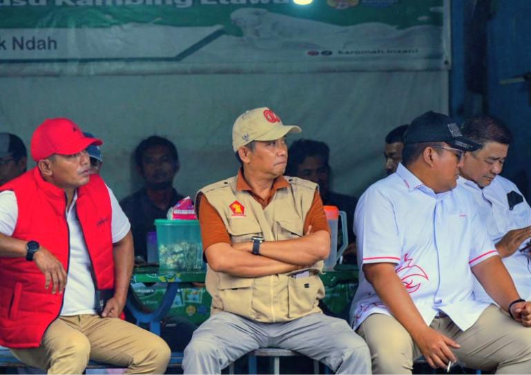 Wakil Ketua DPRD Sumbar Evi Yandri (tengah pakai rompi) hadiri kegiatan aksi donor darah yang diadakan DPD Partai Gerindra Sumbar, Minggu (15/2/2026). IST