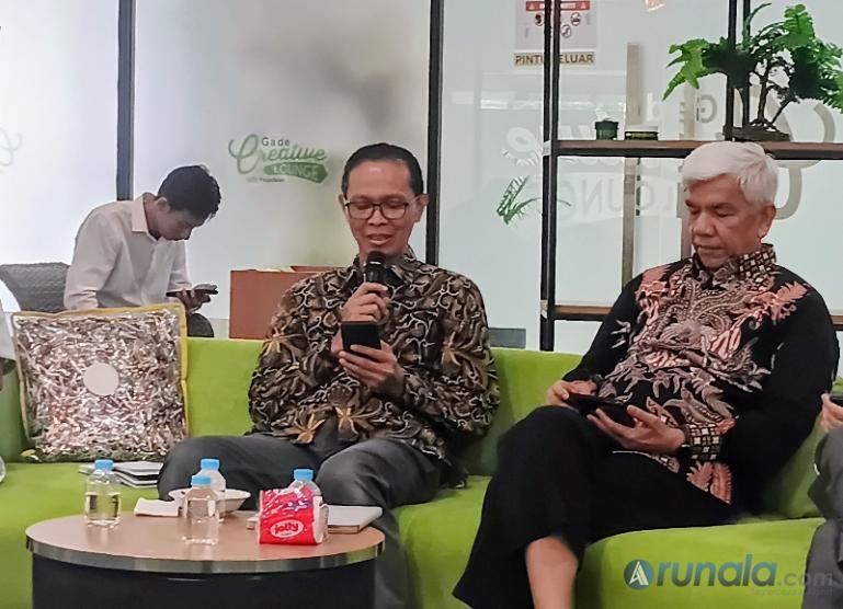 Wakil Rektor III Bidang SDM  dan Teknologi Informasi, Prof Dr Kurnia Warman SH MHum saat paparkan rencana kerjanya untuk beasiswa S3 dosen Unand kepada media, di kampus tersebut, Senin (2/2/2026). (dok : arunala.com)