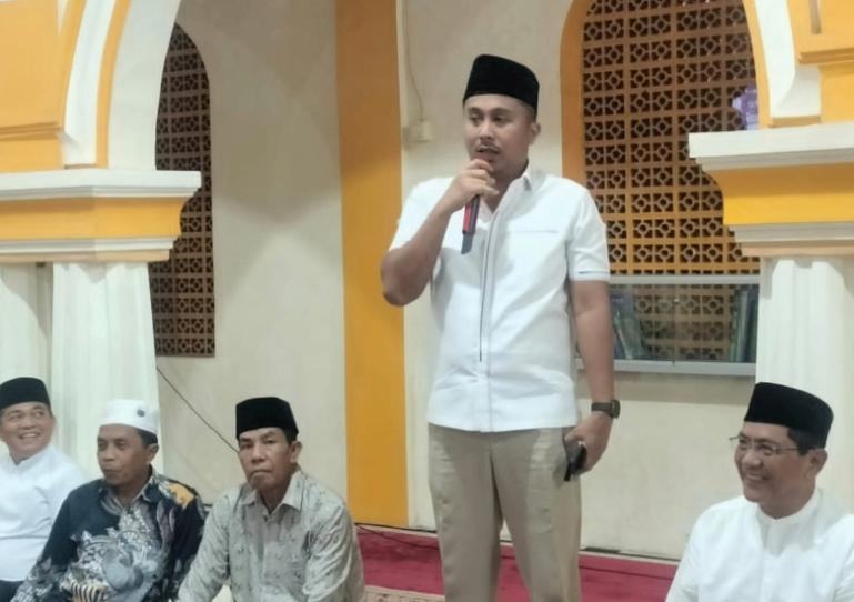 Wakil Gubernur Sumbar Vasko Ruseimy saat melakukan Safari Ramadan di  di Masjid Raya Sunur, Korong Koto Rajo, Nagari Sunua Tangah, Kecamatan Nan Sabaris, Padangpariaman, Sabtu malam (21/2/2026). IST