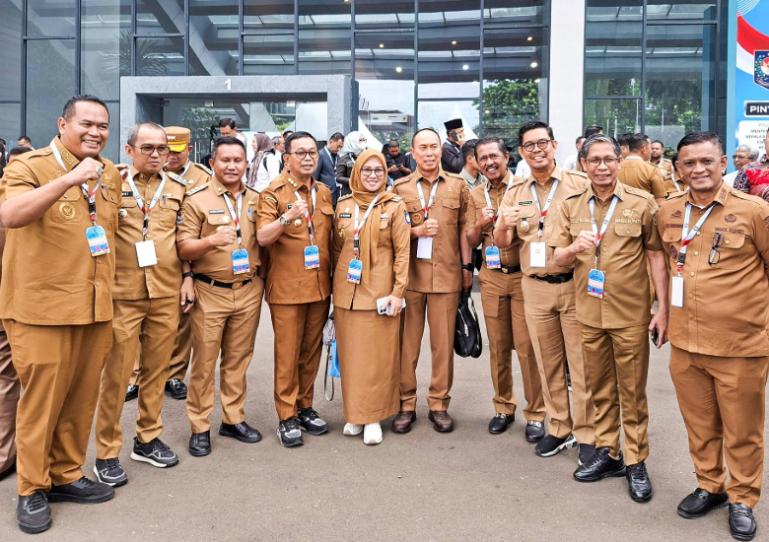 Wali Kota Pariaman Yota Balad bersama kepala daerah lainnya di Indonesia di sela-sela kegiatan Rakornas pemerintah pusat dan daerah, Senin (2/2/2026). IST