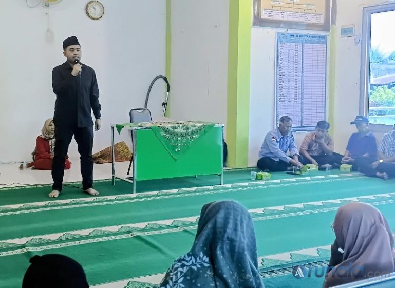 Anggota Komisi IV DPRD Kota Padang, Fautiaz Fauzi saat reses perorangan di Kompleks Wisma Indah Lestari Tahap 3 RT 05 RW 11 Kelurahan Padang Sarai, Sabtu siang (7/2/2026). (dok : arunala.com)