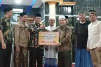 Anggota DPRD Sumbar, Syofian Hendri Salurkan Bantuan untuk Masjid Baitul Makmur, Muaro Sijunjung