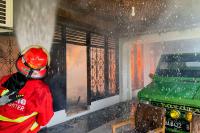 Kebakaran Rumah ASN di Kalumbuk, Enam Armada Damkar Dikerahkan