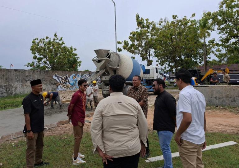 Wali Kota Yota Balad bersama Plt Kepala Dinas PUPR, Riko Jamal dan tim lapangan Hutama Karya tinjau GOR Rawang dan GOR Rajo Bujang, Selasa (24/2/2026) siang. IST