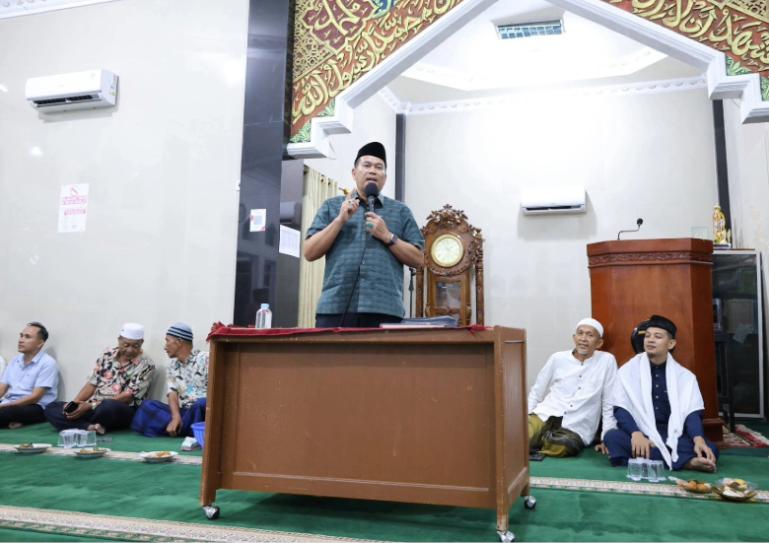 Wako Yota Balad saat hadiri peringatan Nuzul Quran di Masjid Ar-Rahman Desa Kampun Baru, Pariaman Tengah, Senin malam (9/3/2026). IST