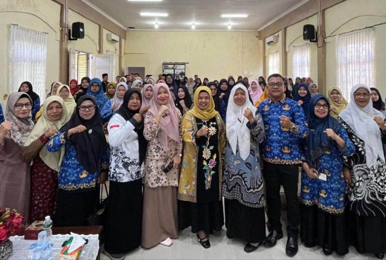 Penyelenggaran estival Qasidah Rebana Klasik Kota Pariaman bersama guru pendamping peserta festival, di sela-sela technical meeting, Kamis (5/2/2026). IST