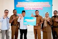 Bank Nagari Salurkan 1.657 Paket Ramadan ke Pasukan Kuning