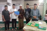 Doni Harsiva Yandra Bantu Masjid Baiturahmah Nagari Talaok Pessel Saat Safari Ramadan