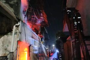 Saat Tarawih, Satu Rumah Dua Lantai Terbakar di Siteba, Kerugian Ditaksir Rp500 Juta