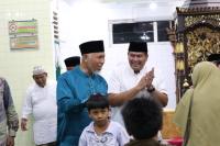 Tim Safari Ramadan Pemprov Sumbar Salurkan Bantuan Untuk Masyarakat Kota Pariaman