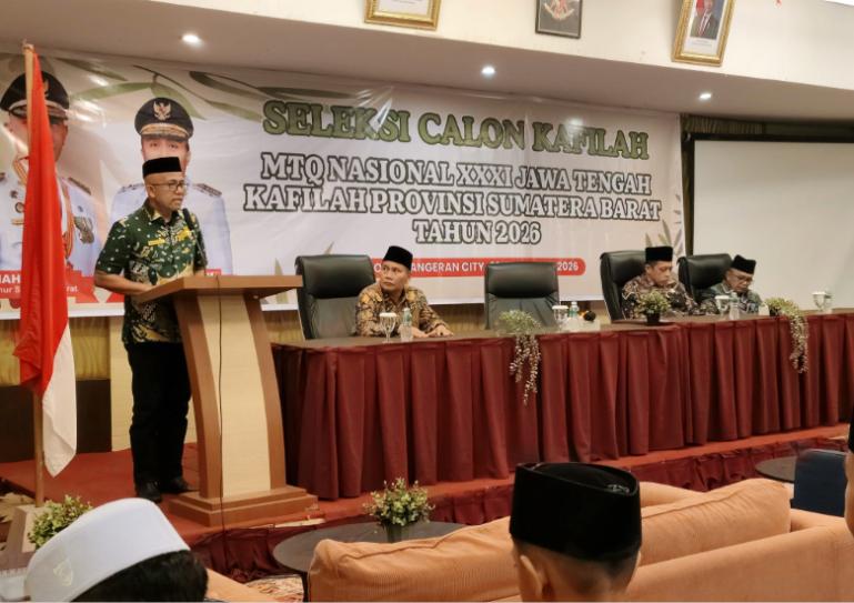 Kabiro Kesra Setprov Sumbar, Edi Dharma berikan arahan kepada para kafilah Sumbar yang lolos seleksi dan jadi wakil Sumbar pada ajang MTQ Nasional Ke-XXXI di Semarang, Kamis (30/4/2026), IST