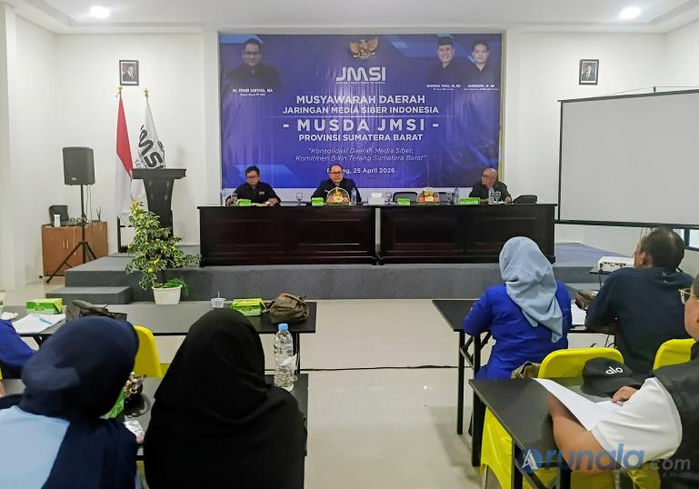 Suasana rapat dalam Musda JMSI Sumbar dipimpin pengurus JMSI pusat Novermal Yuska di Padang, Sabtu (25/4/2026). (dok : arunala.com)