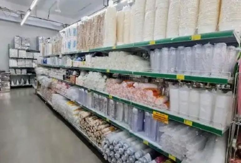 Ilustrasi toko penjual plastik. IST