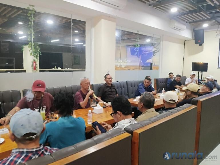 Tim pemenangan calon Ketum DPP Alumni UBH Mardiansyah rapatkan barisan jelang hari pemilih. Pertemuan dilakukan di salah hotel di Padang, Kamis malam (9/4/2026). (dok : arunala.com)