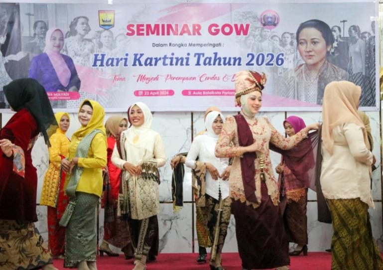 Para anggota dari organisasi wanita yang ada di Kota Pariaman ikuti parade  Busana Kebaya Tradisional Klasik yang diadakan GOW Kota Pariaman saat memperingati Hari Kartini Tahun 2026, Kamis (23/4/2026). IST