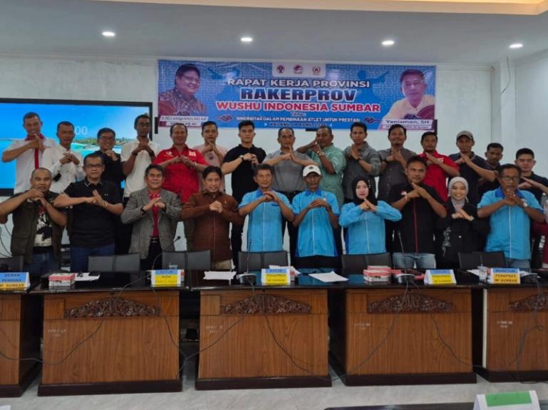 Pengurus provinsi (Pengprov) Wushu Sumbar bersama kabupaten kota gelar raker kerja provinsi di Padang, Minggu (19/4/2026). IST