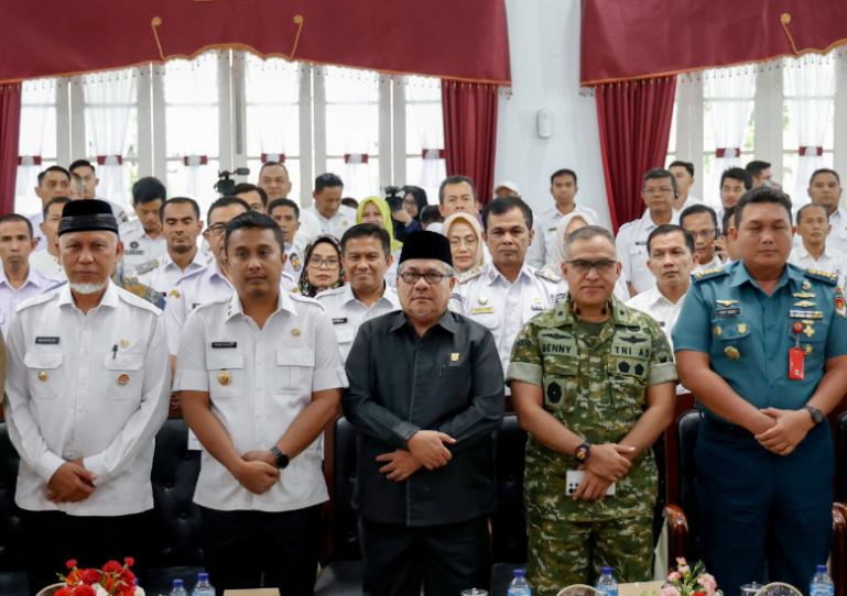 Ketua DPRD Sumbar Muhidi bersama Gubernur Mahyeldi dan lainnya saat hadiri Musyawarah Perencanaan Pembangunan (Musrenbang) RKPD Sumbar 2027, di gubenuran Sumbar, Rabu (8/4/2026). IST