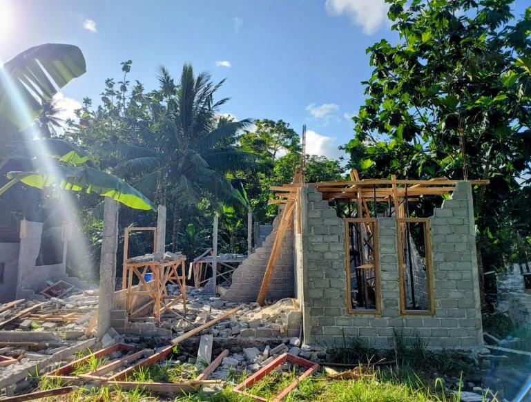 Gedung KONI, Manado, rusak berat akibat gempa di wilayah tenggara Bitung, Provinsi Sulawesi Utara, Kamis (2/4/2026). IST