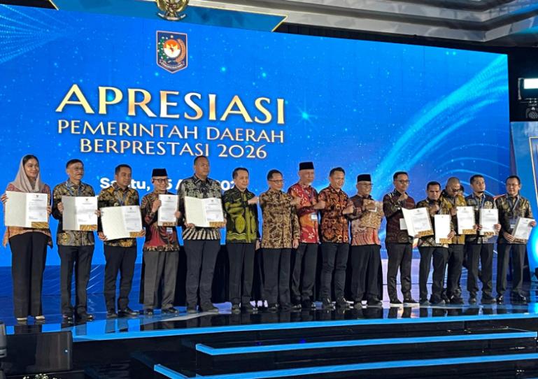 Gubernur Sumbar, Mahyeldi saat hadiri malam Apresiasi Pemerintah Daerah Berprestasi 2026 yang diselenggarakan Kemendagri di Palembang, Sabtu (25/4/2026). IST
