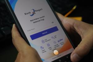 Di Balik Sentuhan Layar Ada Bank Nagari yang Menjaga