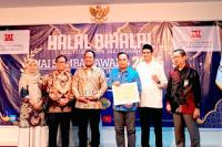 Dirut Bank Nagari Gusti Candra Raih Leadership Award IAI Sumbar 2026