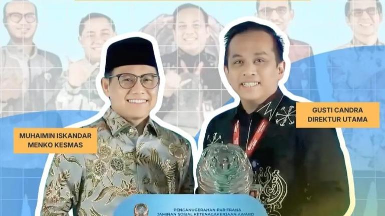 Dirut Bank Nagari, Gusti Candra saat menerima penghargaan dari Menteri Koordinator Bidang Pemberdayaan Masyarakat RI, Muhaimin Iskandar pada ajang Paritrana Award 2025 yang digelar di Plaza BP Jamsostek, Kuningan, Jakarta Selatan, Jumat (8/5/2026). IST