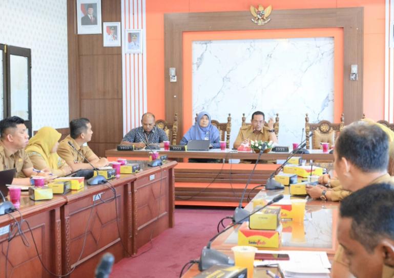 Wali Kota Yota Balad pimpim rapat Forum Komunikasi Implementasi Program JKN Kota Pariaman Semester I tahun 2026 di Ruang Rapat Walikota Pariaman, Selasa (26/5/2026). IST