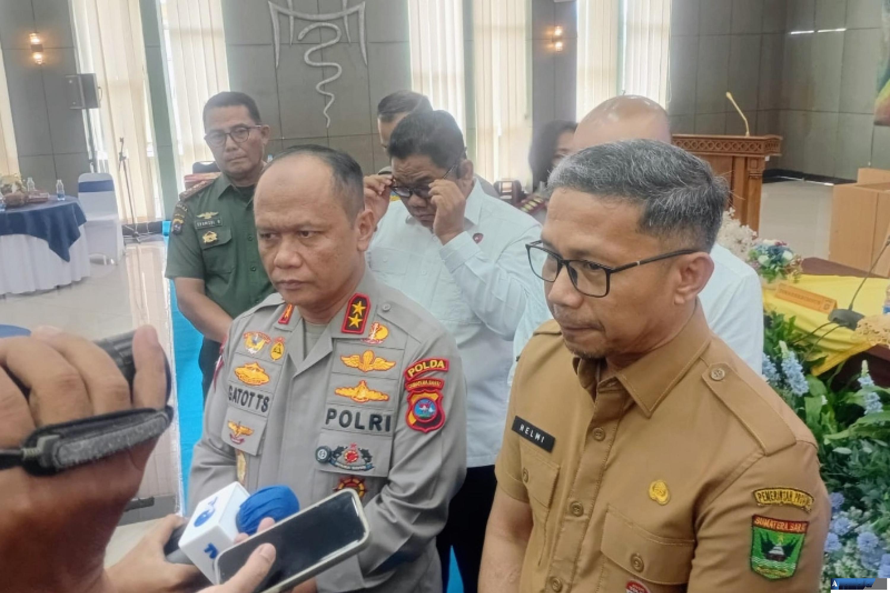 Kepala ESDM Sumbar, Helmi tegakkan sikap pemprov soal percepatan WPR pada wartawan di Padang, Senin (25/5/2026). (dok : arunala.com)