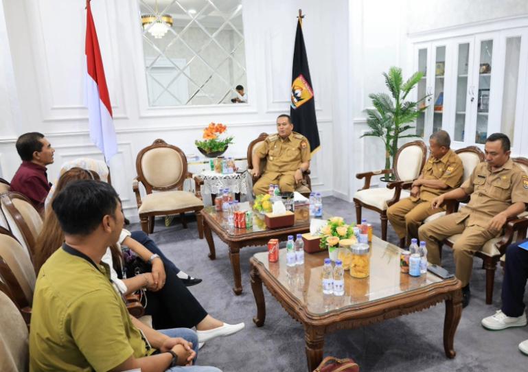 Wali Kota Pariaman, Yota Balad menerima rombongan dari kampus Akpar Bunda Padang yang ingin jajaki kerja sama di bidang pendidikan, Senin (11/5/2026). IST