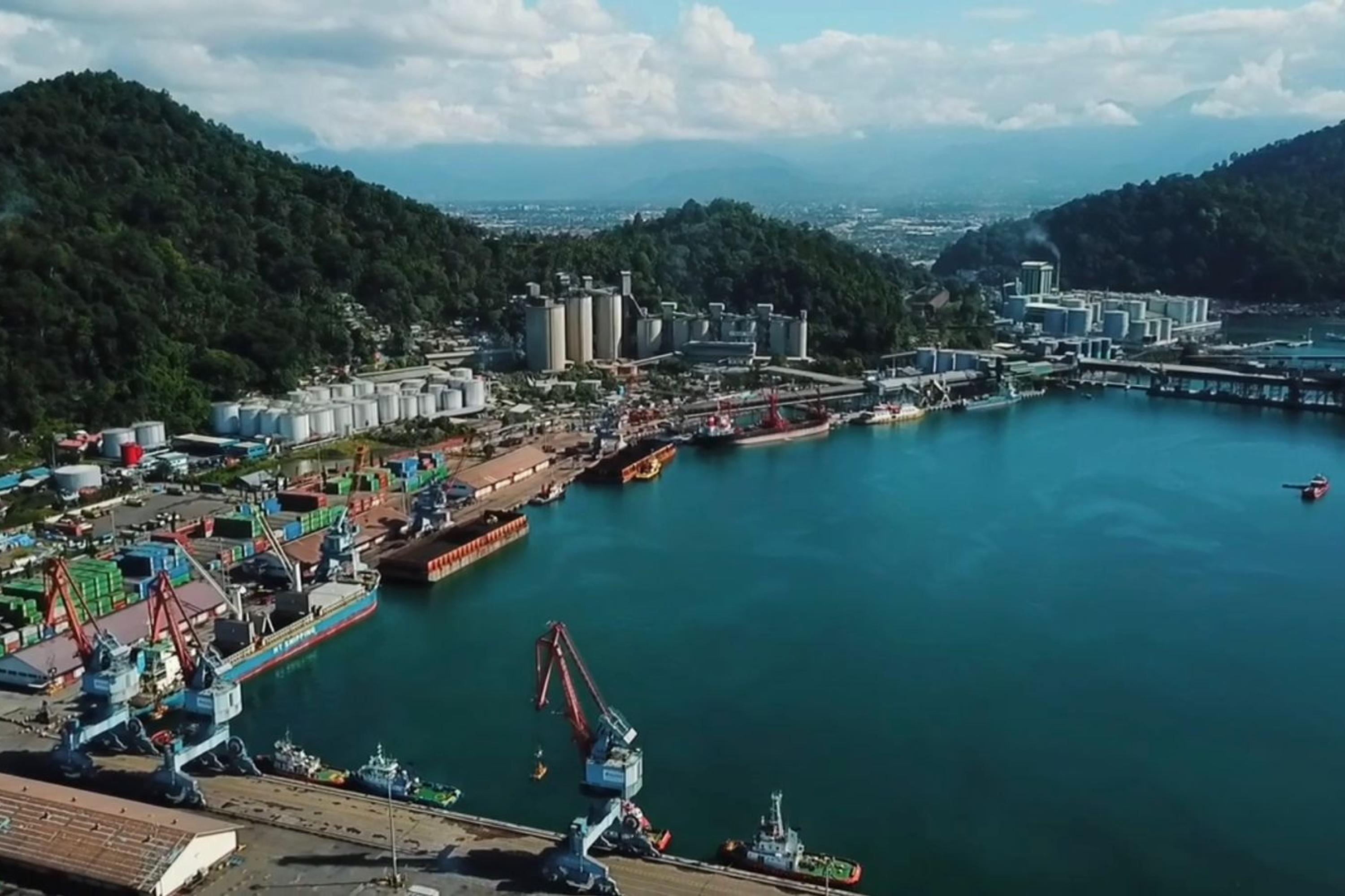 Elektrifikasi Crane Ubah Wajah Pelabuhan Teluk Bayur