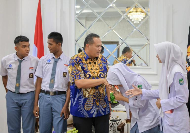 Wali Kota Yota Balad beri support kepada empat anggota Paskibra asal Kota Pariaman yang akan ikut seleksi ditingkat Sumbar, Jumat (8/5/2026). IST