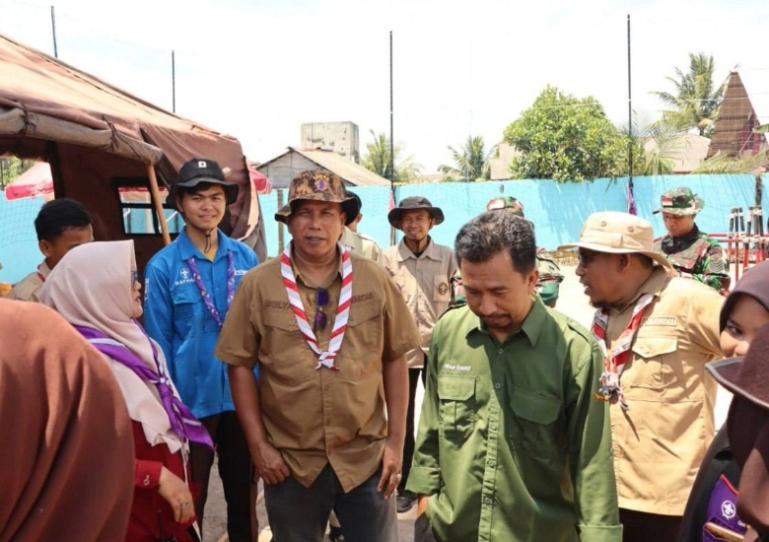 Ketua Kwartir Cabang 16 Gerakan Pramuka Kota Pariaman, Mulyadi saat meninjau kegiatan Galaksi Fourpa Cup lingkungan SMA Negeri 4 Pariaman, Sabtu (2/5/2026). IST